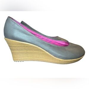 Crocs A-Leigh Closed Toe Wedge Size 9 Brown